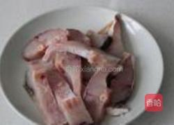 黄焖鱼的做法图解1
