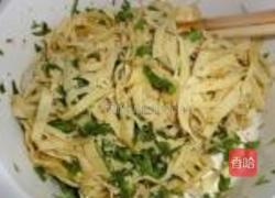凉拌香椿豆腐皮的做法图解6