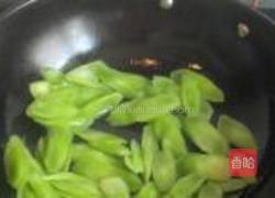 莴笋片炒花蛤肉的做法图解4