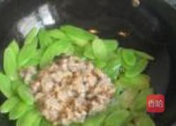 莴笋片炒花蛤肉的做法图解5