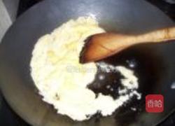 鸡蛋炒紫甘蓝的做法图解4
