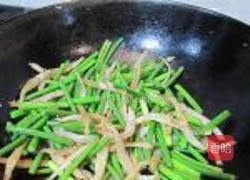 蒜苔炒椒盐小鱼干的做法图解8