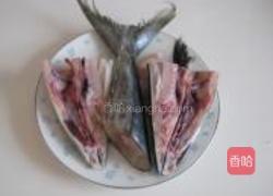 鲅鱼头炖豆腐的做法图解1