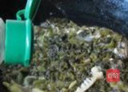咸菜春笋烧小黄鱼的做法图解11