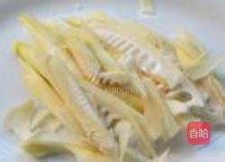 咸菜春笋烧小黄鱼的做法图解4