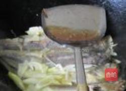 咸菜春笋烧小黄鱼的做法图解8