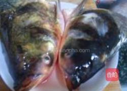 生啫鱼头煲的做法图解1