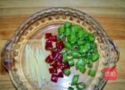 牛肉酱烩油豆腐的做法图解1