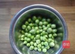 豌豆炒咸肉的做法图解1