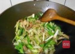 猪肉炒芹菜的做法图解5