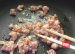 肉粒炒豆角豌豆的做法图解2