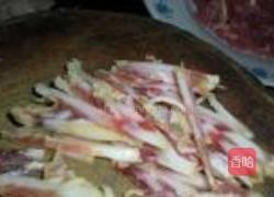 芦蒿炒腊肉的做法图解2