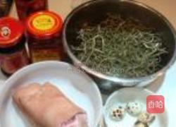 猪蹄烧干菜的做法图解1