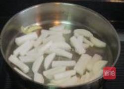 平菇萝卜汤的做法图解2