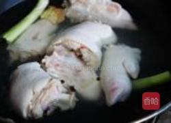 紫砂锅煲雪豆猪蹄汤的做法图解2