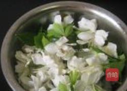 凉拌栀子花的做法图解1
