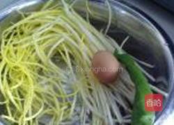 韭黄炒蛋的做法图解1