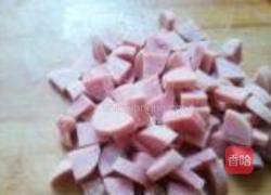 红绿搭配青豆火腿的做法图解2