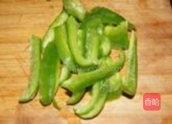 孜然墨鱼干炒青椒的做法图解2