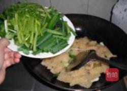 猪肉皮炒芹菜青蒜的做法图解7