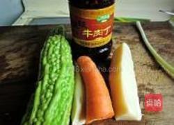 牛肉豆豉苦瓜丁的做法图解1