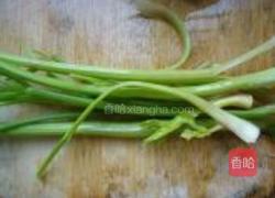 香芹香干炒五花肉的做法图解1