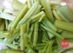 香芹香干炒五花肉的做法图解2