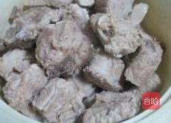 鹌鹑蛋烧排骨的做法图解2
