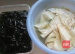拌螺旋藻豆腐皮的做法图解1