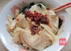 拌螺旋藻豆腐皮的做法图解2