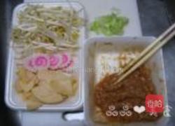 鸡肉丸汤煮乌冬的做法图解1