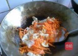胡萝卜炒豆腐皮的做法图解3