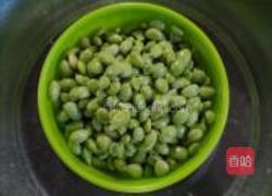 青豆炒核桃的做法图解1