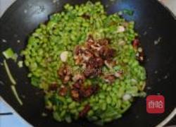 青豆炒核桃的做法图解6