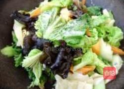 木耳烧白菜的做法图解6