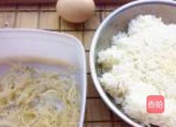 银鱼干蛋炒饭的做法图解1