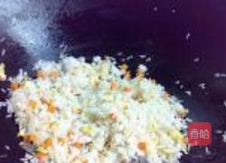银鱼干蛋炒饭的做法图解7