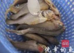 椒盐酥煎小黄鱼的做法图解2