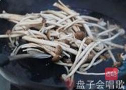 茶树菇炒咸肉的做法图解3