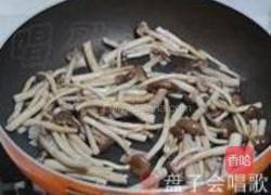 茶树菇炒咸肉的做法图解6