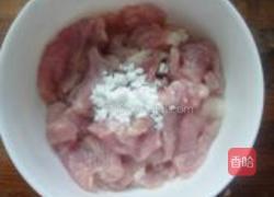 秋葵炒肉片的做法图解2