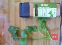 椒盐江鱼干的做法图解1