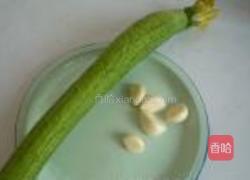 蒜蓉丝瓜的做法图解1