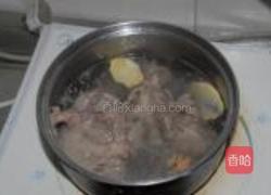 胡萝卜玉米马蹄汤的做法图解1