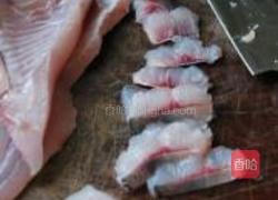 花鲢鱼片豌豆尖汤的做法图解4