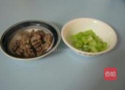 芹菜炒鸡胗的做法图解2