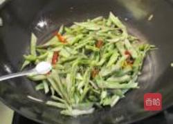 豆腐干炒扁豆的做法图解6