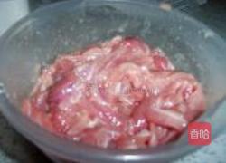 肉片炒苦瓜的做法图解1