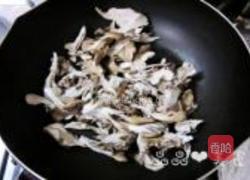 鸡肉蘑菇炒面的做法图解5