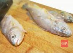 椒盐干炸小黄鱼的做法图解3